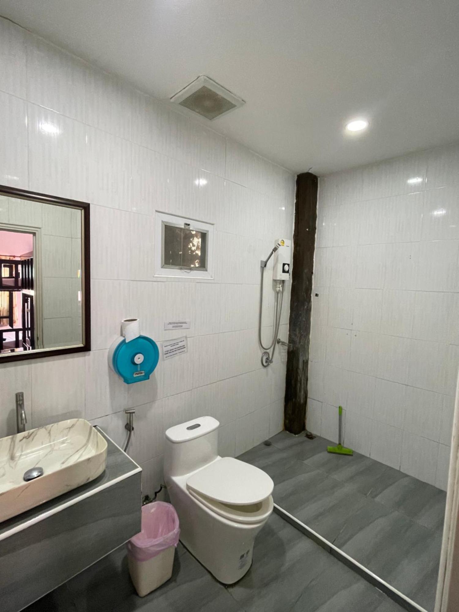 Social Quarters Blanco - Youth Hostel 18 To 35 Only Praia de Railay Exterior foto