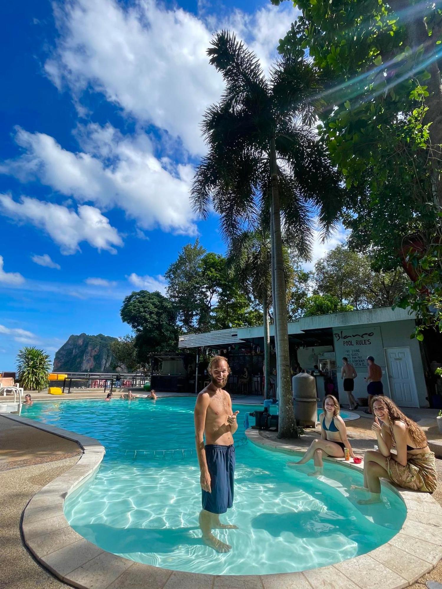 Social Quarters Blanco - Youth Hostel 18 To 35 Only Praia de Railay Exterior foto